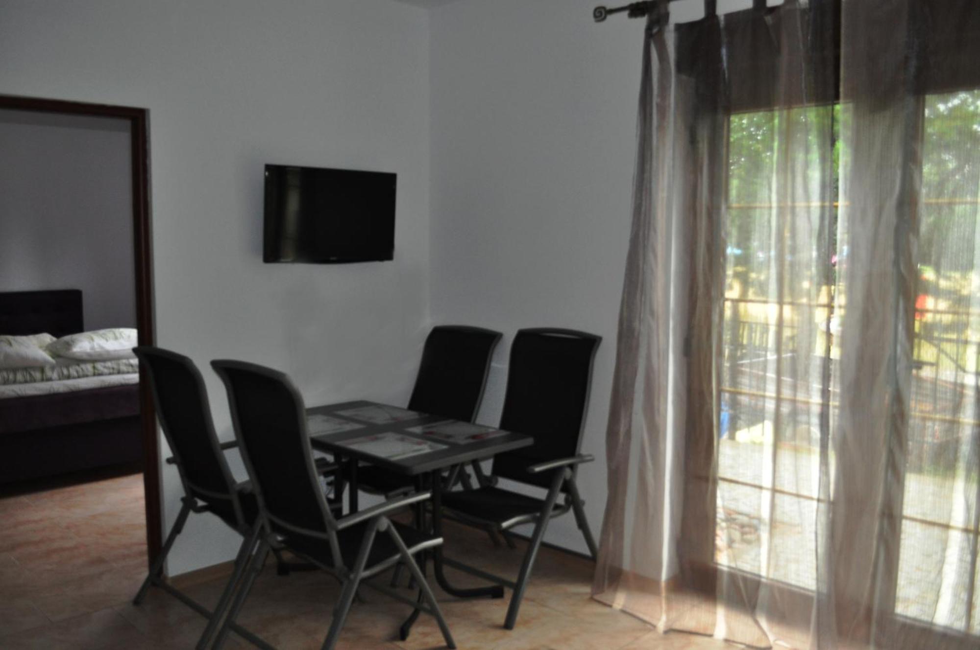 Osrodek Wypoczynkowy Raf-Mil Aparthotel วีแช ภายนอก รูปภาพ